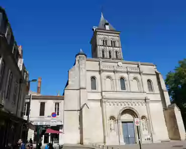 P1120422 Saint-Seurin is one of the oldest archaeological sites in Bordeaux. A chapel was built in the 5th century but destroyed by tthe Normans in the 9th century. The...