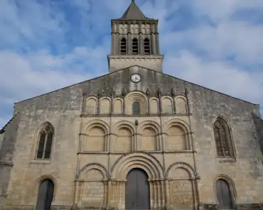 P1000905 Saint-Gervais-Saint-Protais church, late 12th century, local Romanesque saintongeais style.
