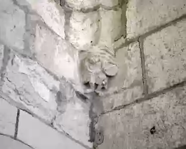 P1000295 Troubadour room, used then as a bathroom.