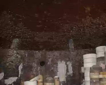 077 Inside the lower part of the kiln. Porcelain was placed in containers for cooking for a protection purpose.