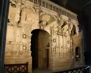 151 Renaissance rood screen, now used to hold the 20th century organ.