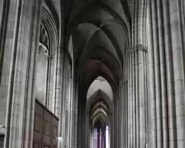 154 Side aisle.