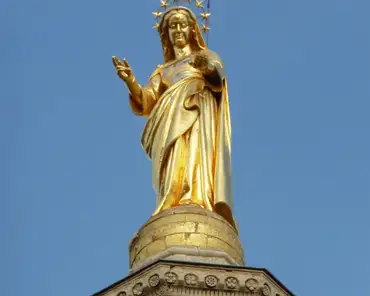 131 Statue on top of the cathedral.