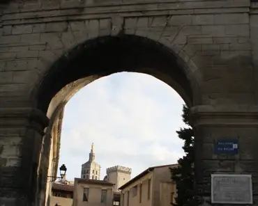 079 Avignon city gate.