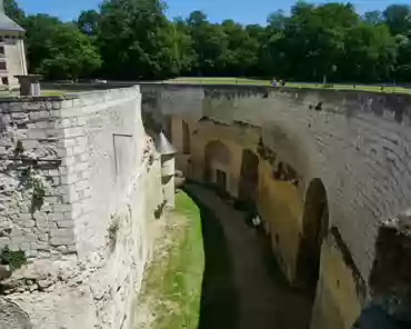 P1020180 The castle is above the river level, such that it was impossible to use the river water to fill the moat. Also, water would have made life in the underground...