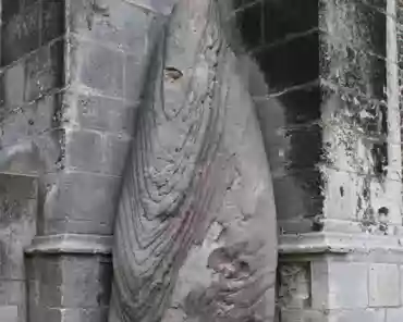 img_8535 A menhir made of pink granit is incorporated in a corner of the cathedral.