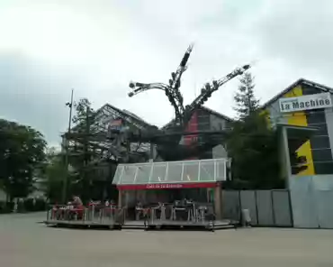 P1110731 Les machines de l'Ile is a cultural organization that builds large-scale automated machines. Here, the prototype of a branch of a giant tree, which will be...