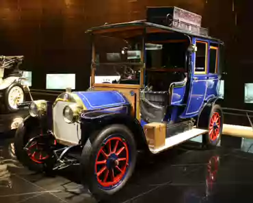 IMG_1607 Benz 20/35 PS Landaulet, 1909, 4 cylinders, 5195 cm3, 35 HP, 75 km/h. The model description 20/35 hp shows the actual engine output - as was common practice...