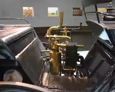 IMG_1567 Daimler motorized carriage, 1886, 1 cylinder, 462 cm3, 1.1 HP, 18 km/h.