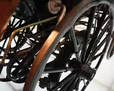 IMG_1568 Daimler motorized carriage, 1886, 1 cylinder, 462 cm3, 1.1 HP, 18 km/h.