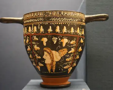 img_1877 Drinking vessel from South Italy. Female mask and vine leaves; ca 340 BC.