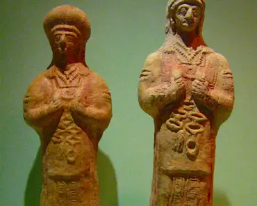 pb300584 Female statuettes, ca 600-480 BC.