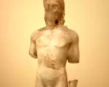IMG_0100 Statuette of a kouros from the sanctuary of Aphaia on Aegina . Middle of the 6th century BC.