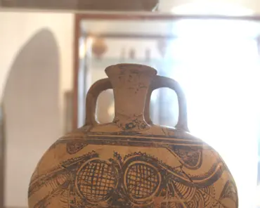 IMG_7586 Late mycenaean vase from chamber tomb B at Kamini, 1200-1100 BC.
