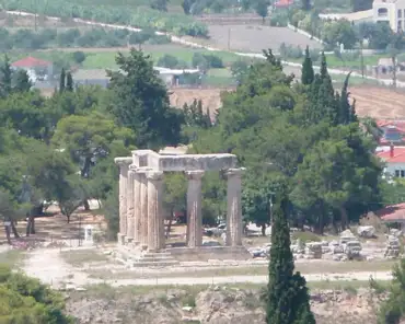 P1060650 The archaic temple of Apollo, 6th century BC (Doric style).