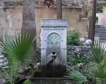 dscf0293 Fountain in the building of Diomede de Vilaragut, 15-19th centuries.