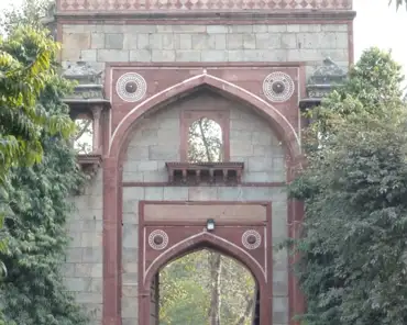 P1120168 Arab serai gate: 14m high gateway leading to the walled enclosure where the Persian artists working on Humayun's tomb. Made in Delhi quartzite, red sandstone...