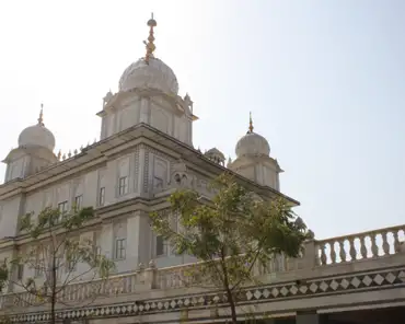 270 The Datta Bandi sikh gurdwara (temple) was erected in 1970 to celebrate the memory of guru Har Govind, who was jailed by mughal emperor Jahangir in the nearby...
