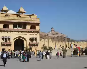 IMG_3052 Suraj pol and the main courtyard of the fort.