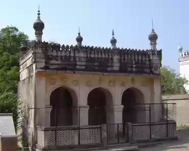 DSC02155-2 Aurangzeb's mosque. Mughal emporor Aurangzeb built this mosque during the siege of Golkonda in 1687.