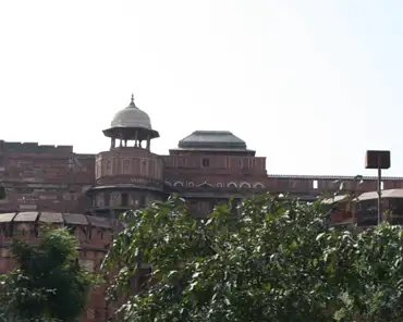 208 Agra fort is the most important fort in India; the great moghal emperors (Babur, Humayun, Akbar, Jahangir, Shah Jahan, Aurangzeb) lived here, and the country...