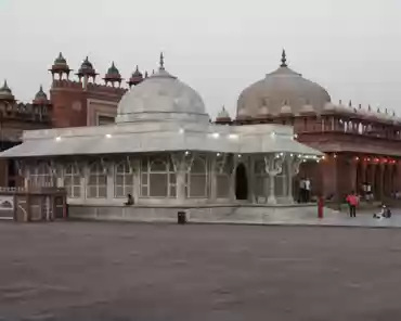 238 White marble tomb of Sheikh Salim Chisti, a saint and personal advisor to Akbar.