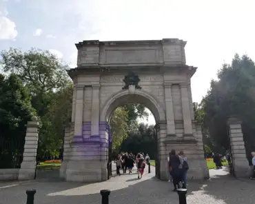 P1200253 Saint Stephen's green, a Georgian square and park. Fusiliers' Arch, erected in 1907, dedicated to the officers, non-commissioned officers and enlisted men of...