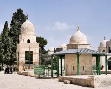 P1180493 Fountain of Qasim Pasha, 1527 (right).