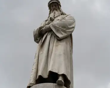 IMG_2116 Statue of Leonardo da Vinci outside la Scala.