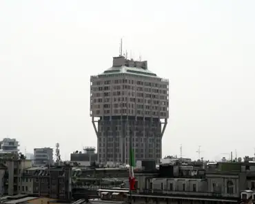 IMG_1387 Torre Velasca, built in 1958, 106m tall.