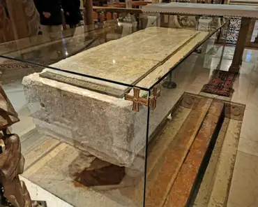 IMG_20191222_164049 Sarcophagus of Saint Geminianus, a 4th century bishop of Modena.