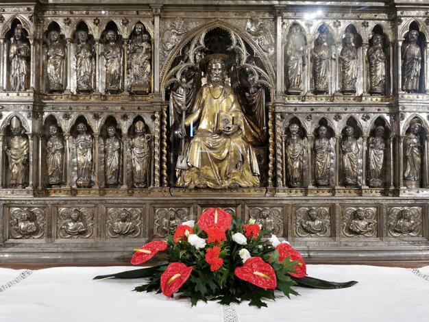 Silver altar