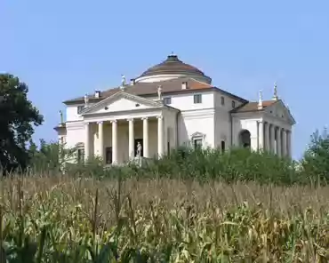 p8220326 This Renaissance villa was built by Palladio in the second half of the 16th century. Thomas Jefferson built his own Monticello villa in Virginia according to...