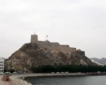 20170217-090127 Mutrah fort, 16th century.