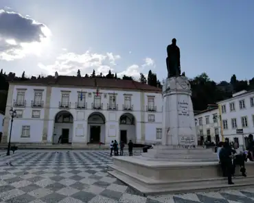 P1160988 Praça da República, republic square. Statue of the founder of the town, cruisader and knight templar Gualdim Pais (1118-1195),