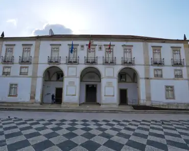 P1160992 Praça da República, republic square. Municipality building, 17th century.
