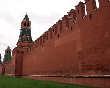 IMG_2470 The 14th century Kremlin wall is 2.2km long, 5 to 19m high, 3.5 to 6.5m thick.