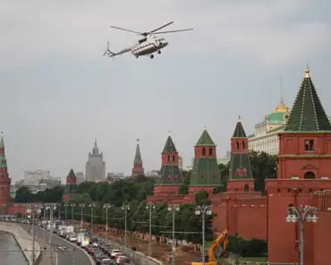 IMG_2699 Helicopter ready to land on the pad inside the Kremlin complex.