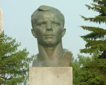 P1280291 Monument dedicated to cosmonaut Yuri Gagarin.