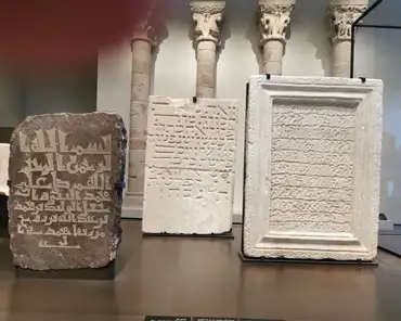 IMG_20220316_170334 Funerary steles: Mecca, Saudi Arabia, 700-900; Jewish stele, Paris, 1250; Almohad dynasty, Tunisia, 1187.