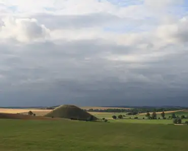 img_0183 Silbury hill, 40m high, the largest man-made mound at the time. Its purpose is unknown.