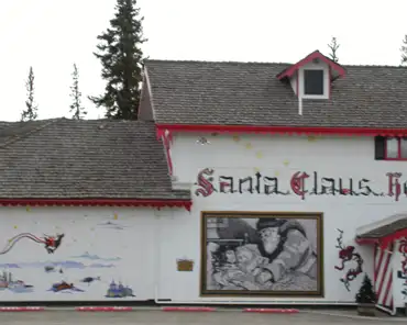 P5130085 Santa Claus residence at North Pole.