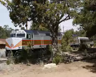 P1100021 Grand Canyon train.