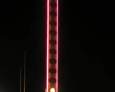 26 Baker, CA - World's tallest thermometer to commemorate the hottest temperature recorded in the USA: 56.7C, 1913.