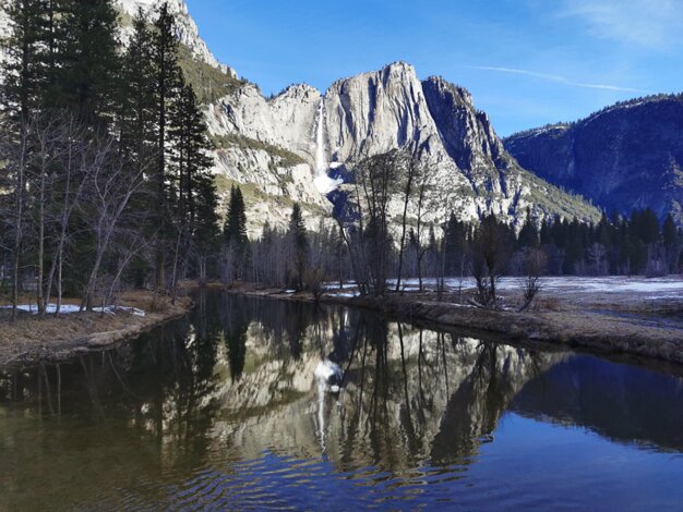 Swinging bridge