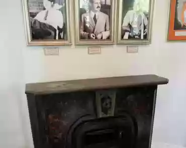 P1050792 Nanny' bedroom.